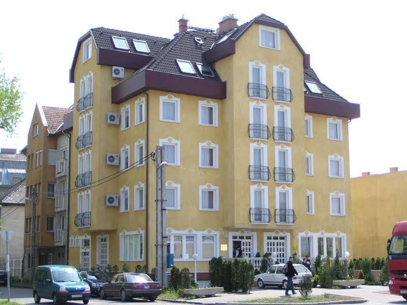 Hotel Happy Apartments บูดาเปสต์ ภายนอก รูปภาพ