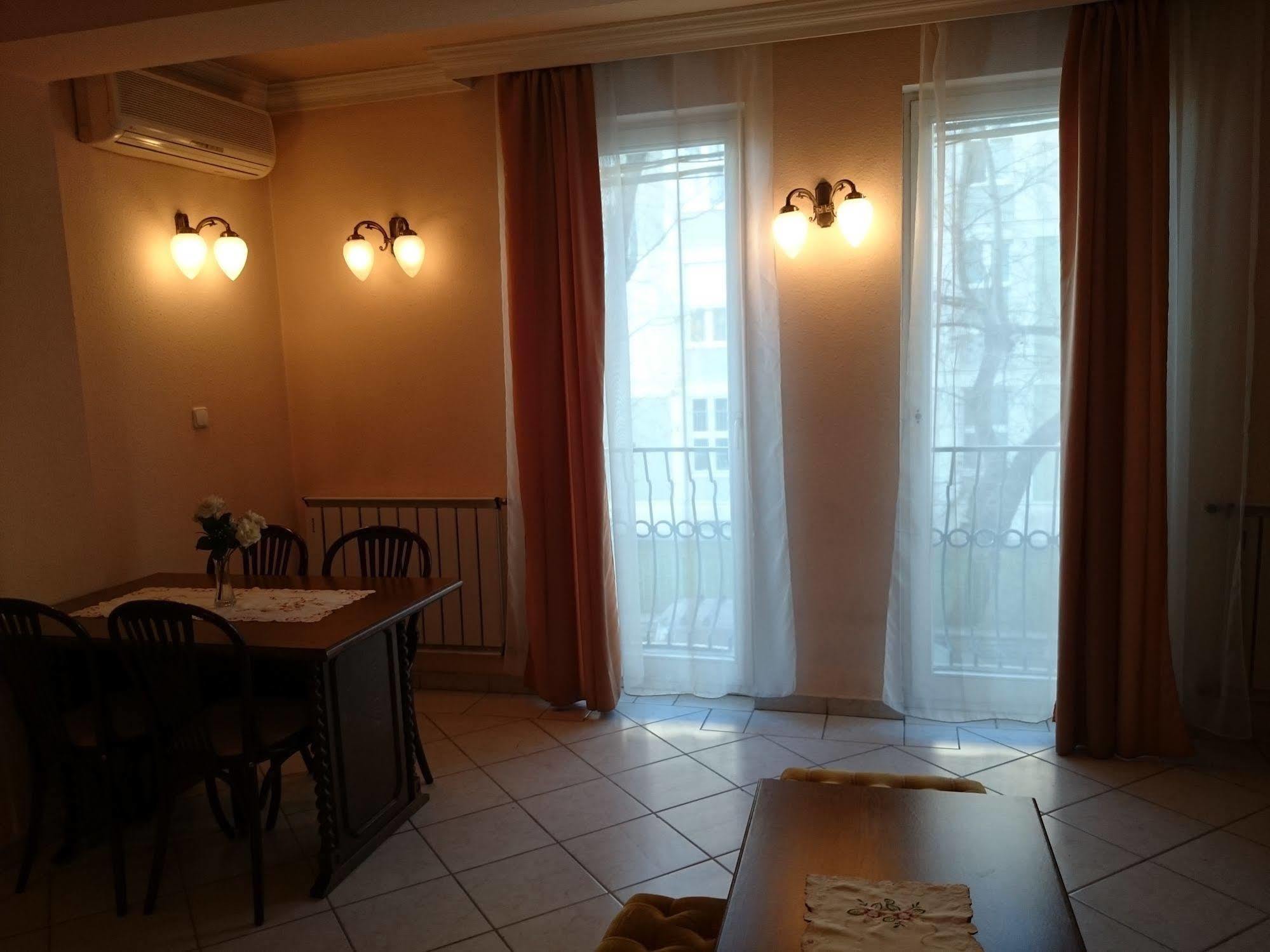 Hotel Happy Apartments บูดาเปสต์ ภายนอก รูปภาพ