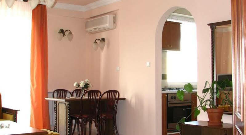 Hotel Happy Apartments บูดาเปสต์ ภายนอก รูปภาพ